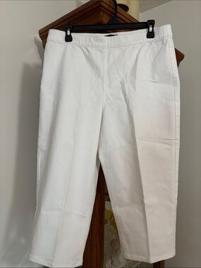 Susan Graver White Pull On Capris